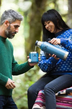 Thermosbeker Stanley The Legendary Camp Mug Hammertone Lake 0,35L -Bo-Camp Winkel 7 800x1200 1